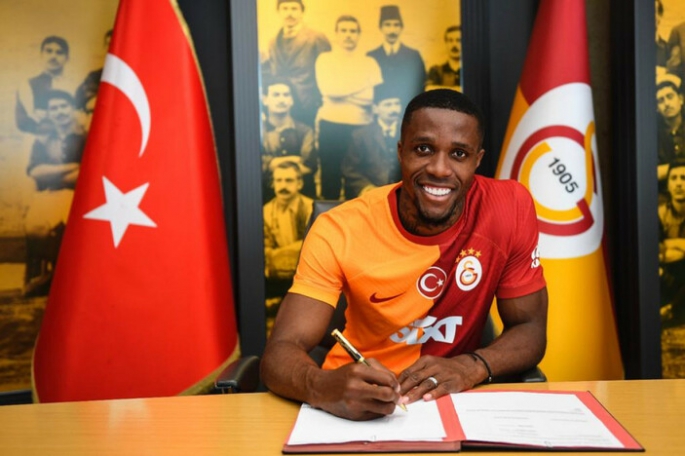 Wilfried Zaha'dan Tarihi İmza